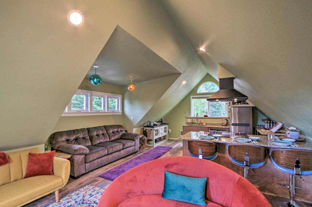 Charming Port Angeles Studio With Deck And Views! Apartment Luaran gambar